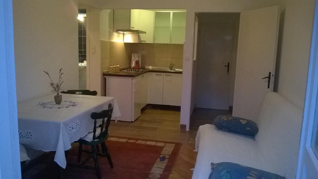 Apartments Indira 로비스테 객실 사진