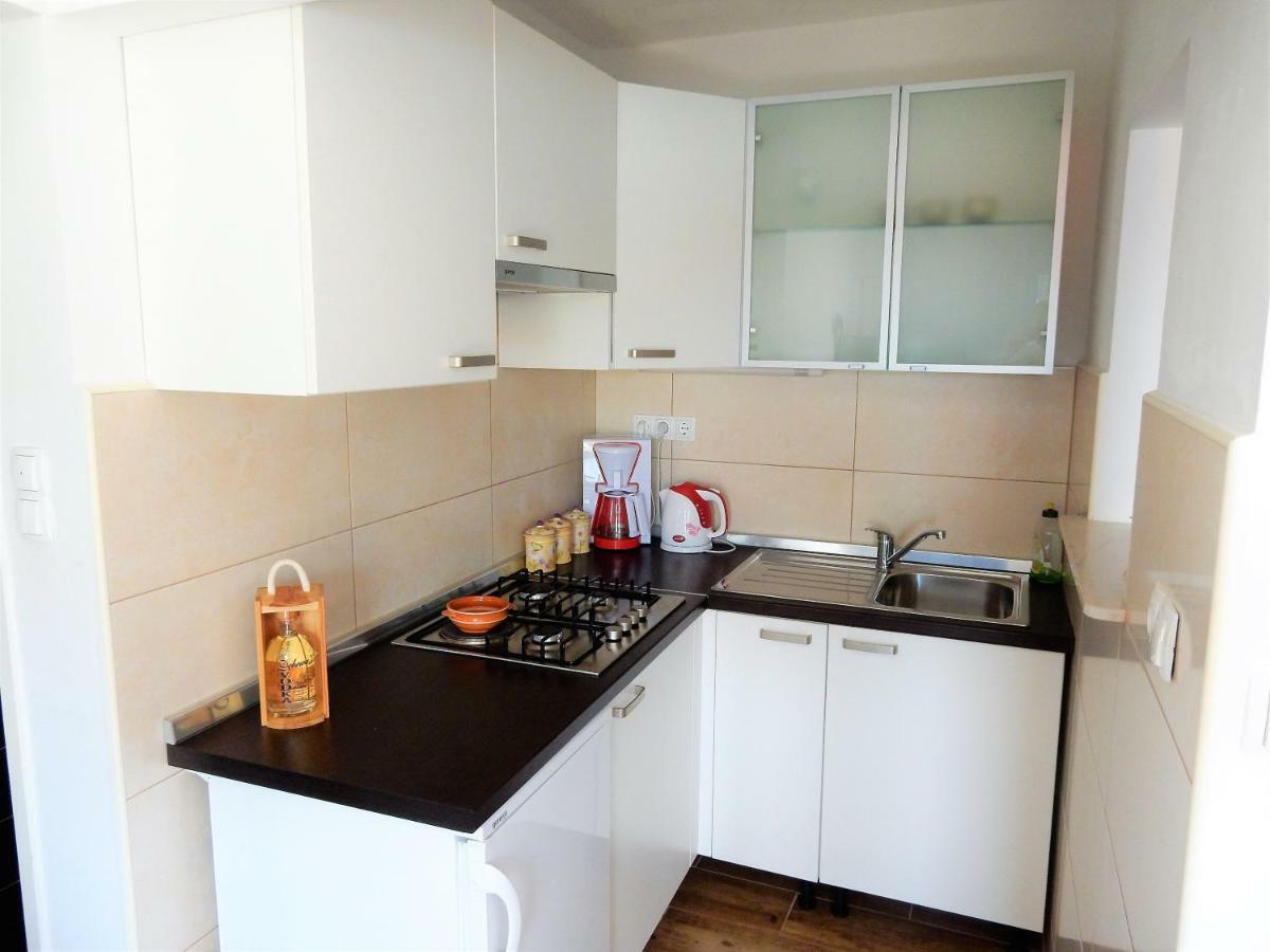 Apartments Indira 로비스테 외부 사진